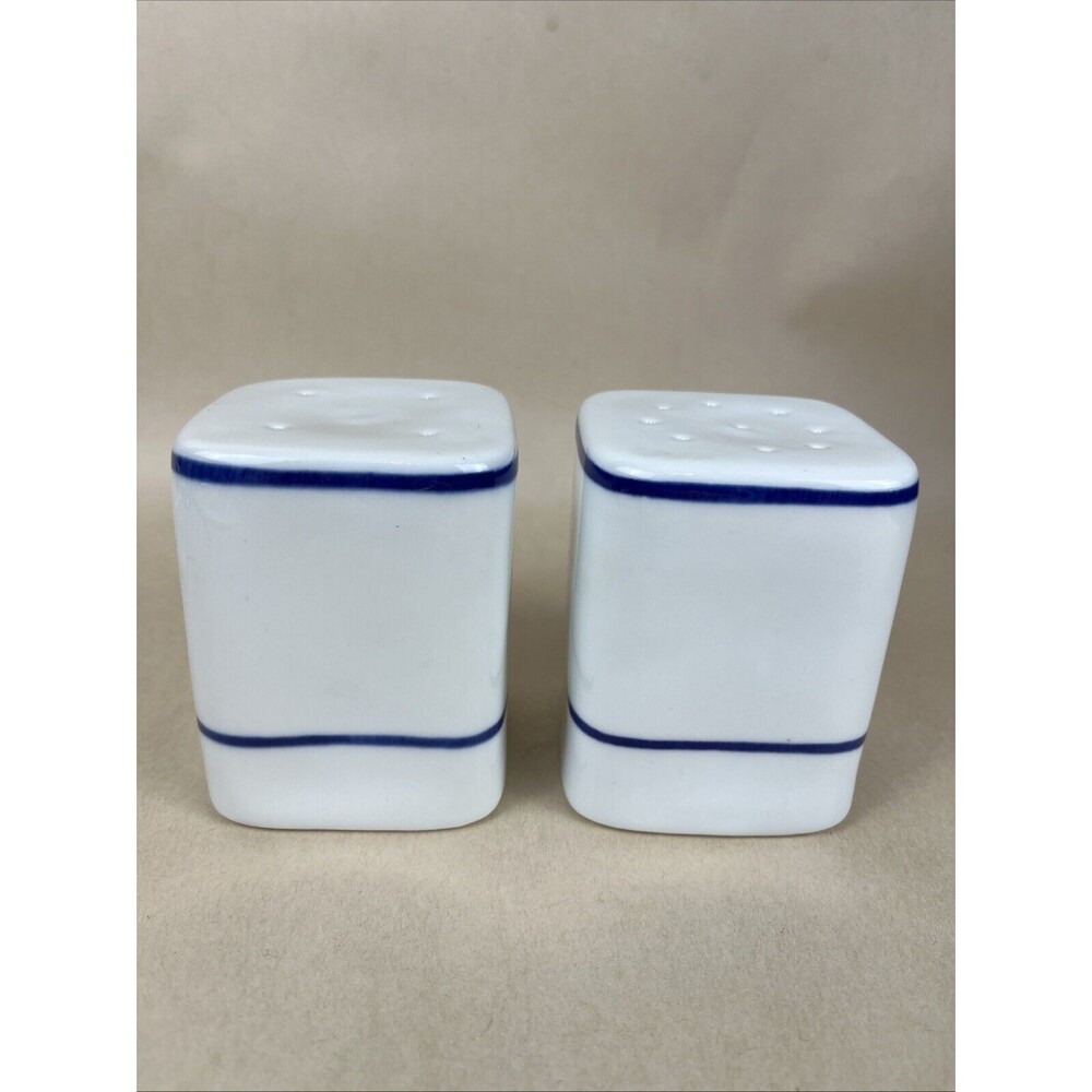 VTG Viana Do Castelo stoneware White Blue square salt & pepper‎ shakers Portugal